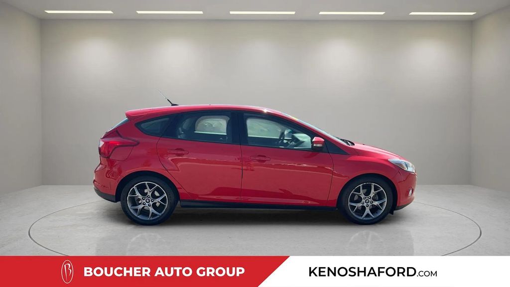 Used 2013 Race Red Ford SE image 4