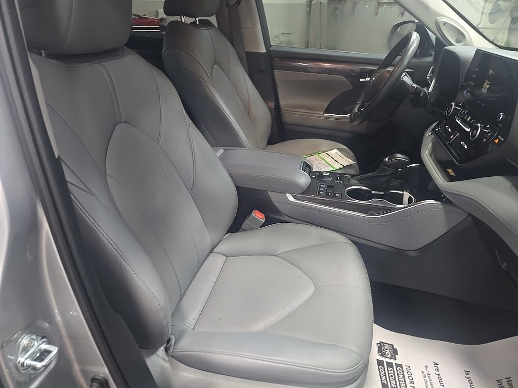 Used 2023 Toyota Highlander SUV