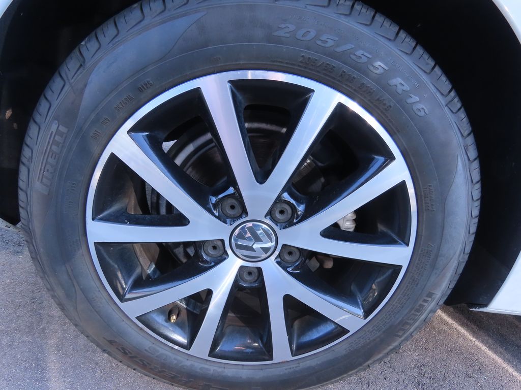 Thumbnail: 2016 Volkswagen Jetta - 17