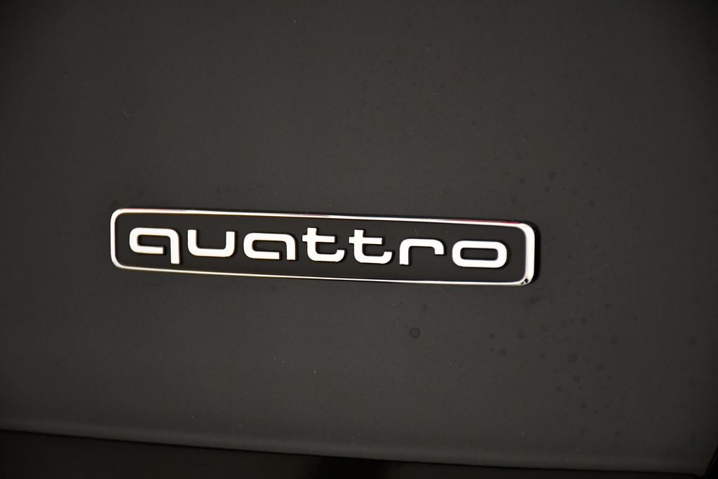 Thumbnail: 2025 Audi Q3 - 10