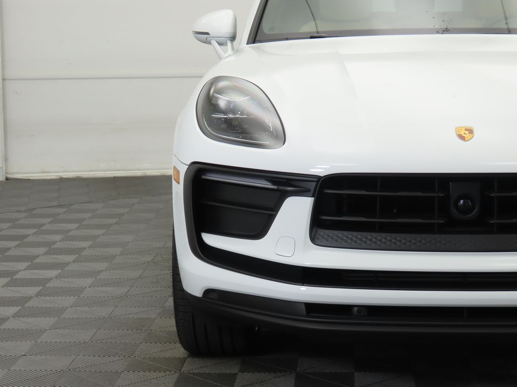 Thumbnail: 2025 Porsche Macan - 12