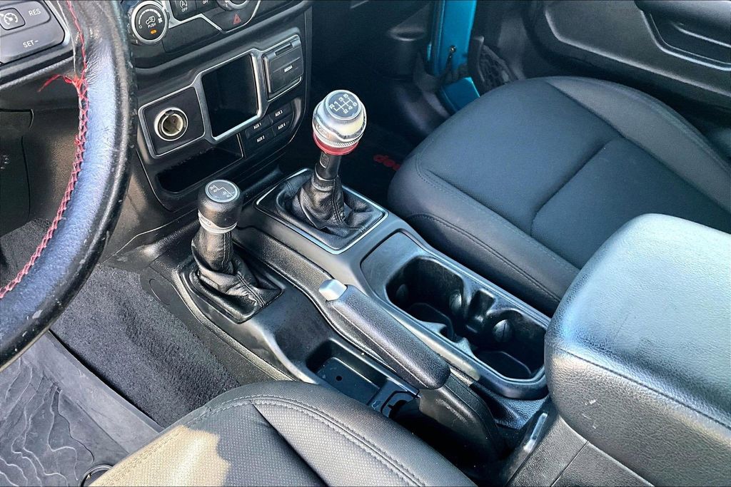 Used 2020 Teal Jeep Unlimited Sport image 14