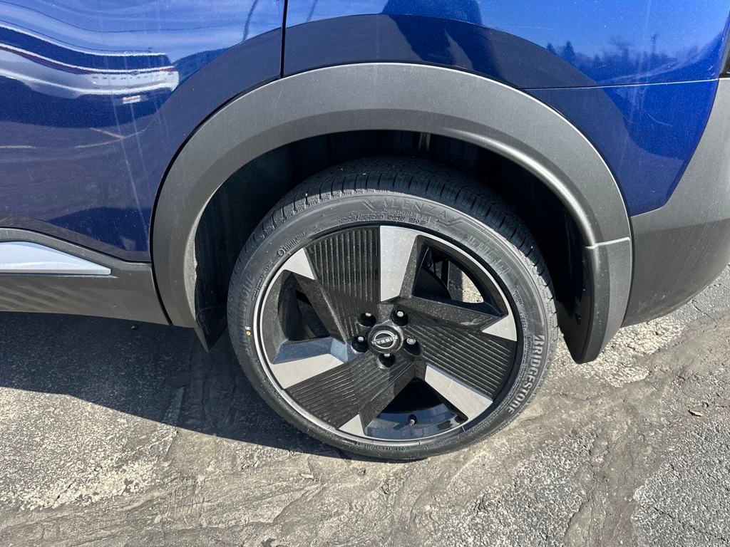 2025 Nissan Kicks SR photo