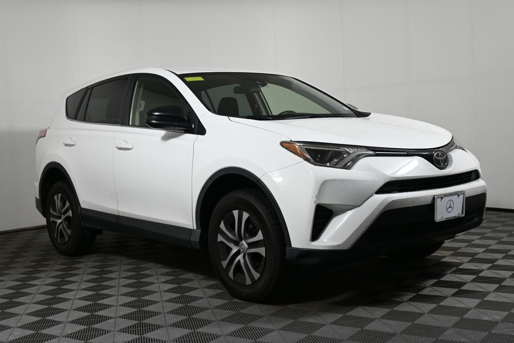 Thumbnail: 2018 Toyota RAV4 - 8