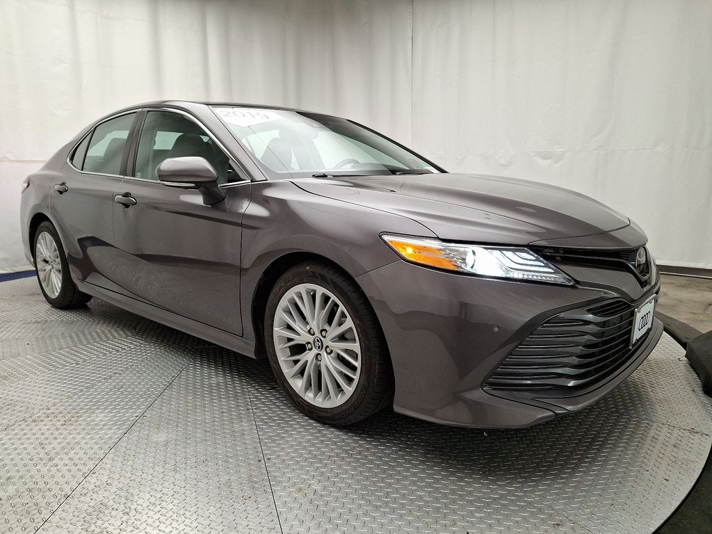 2019 Toyota Camry XLE 3