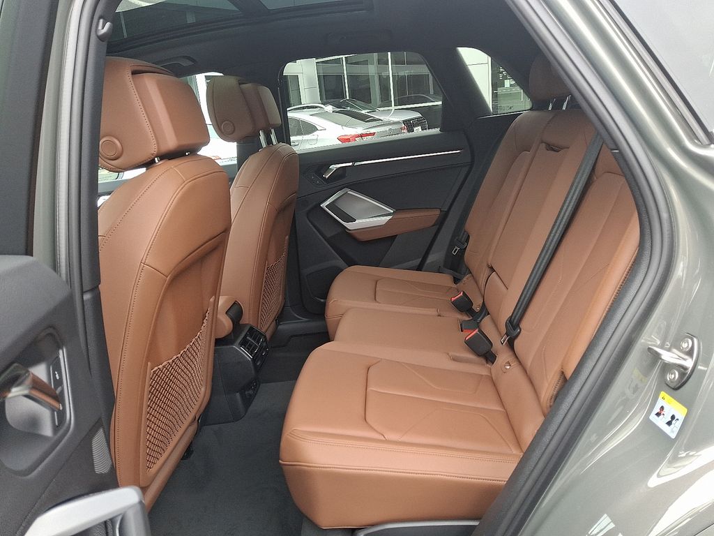 Thumbnail: 2025 Audi Q3 - 7