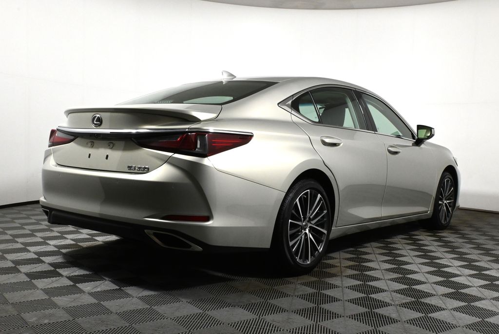 Thumbnail: 2023 Lexus ES - 7