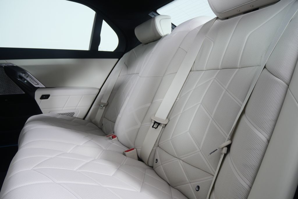 Thumbnail: 2026 BMW i7 - 14