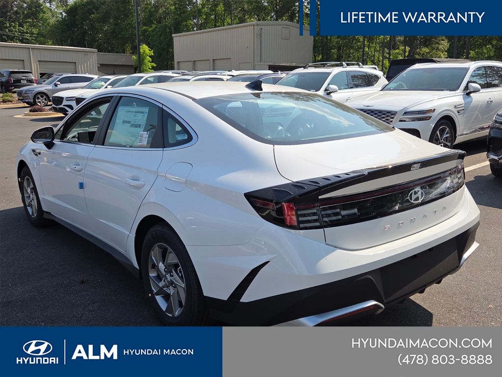 New 2026 White HYUNDAI SE image 4