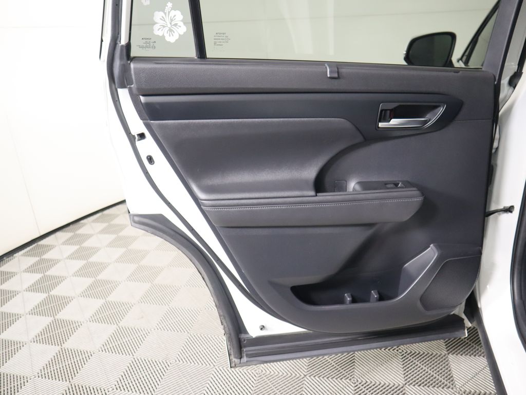 2020 Toyota Highlander XLE 26