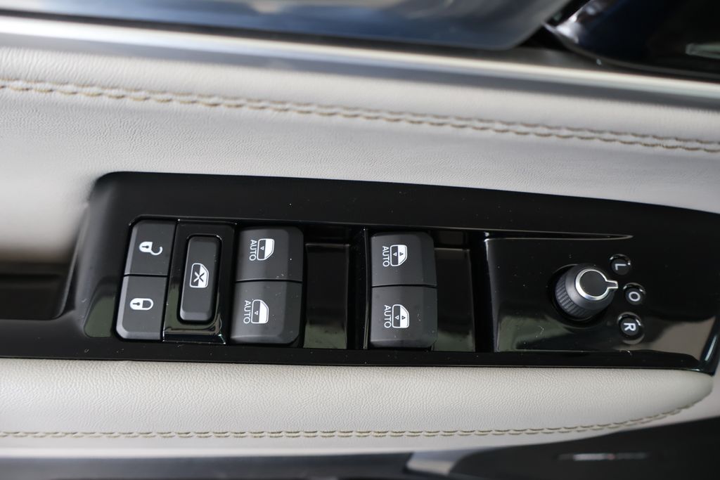 2022 Jeep Wagoneer Series III 27