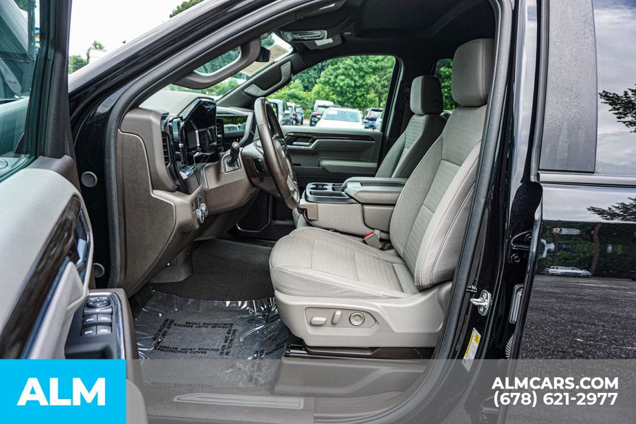 Used 2025 Black Chevrolet LT image 19