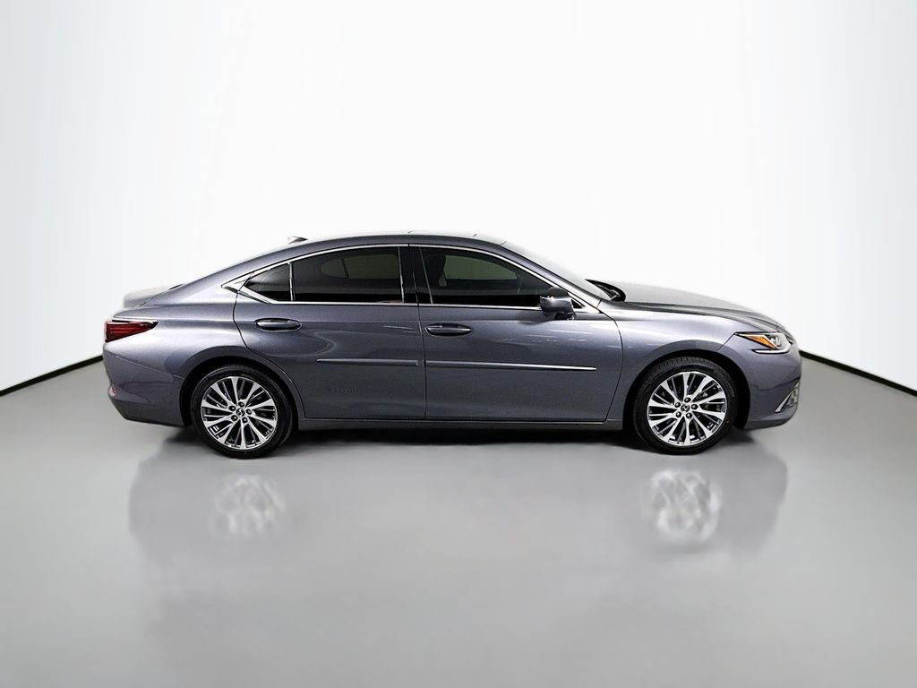 Thumbnail: 2021 Lexus ES - 4