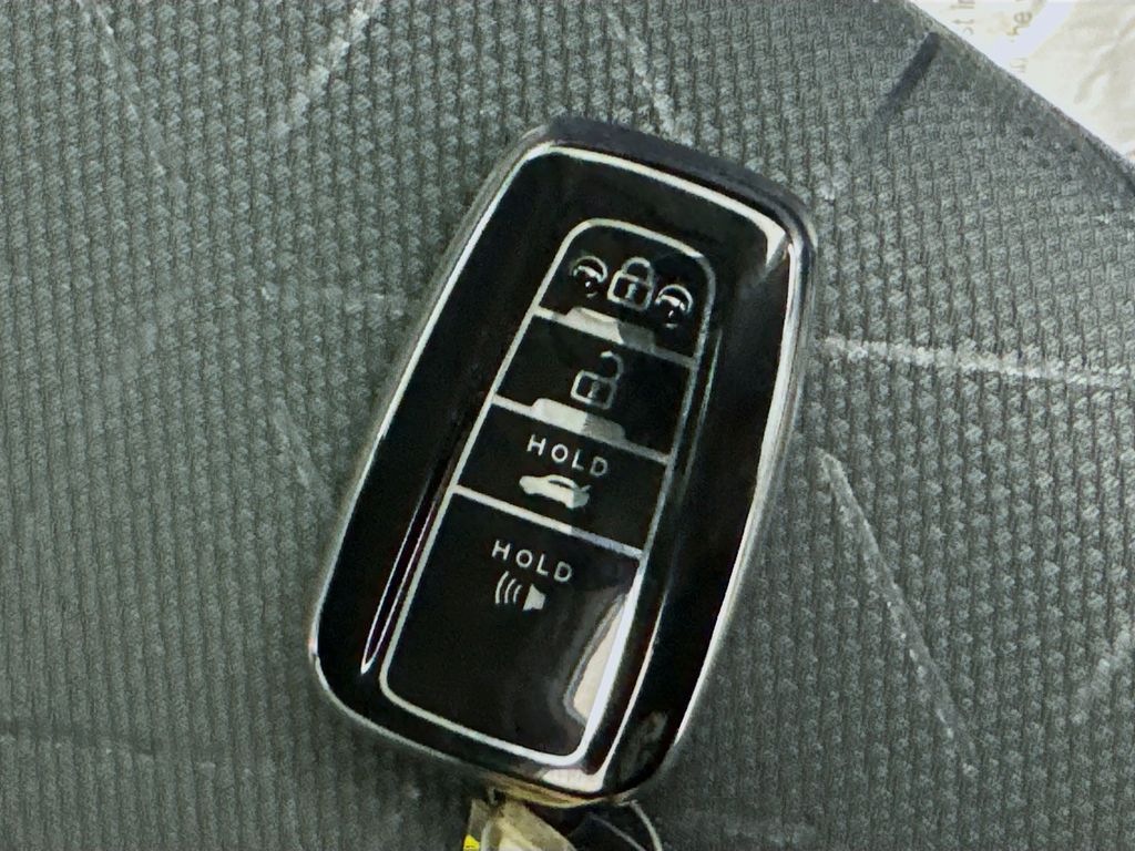 Used Car 2020 Toyota Rav4 Hybrid  Xle For Sale Under $30,000 In Austin, Texas