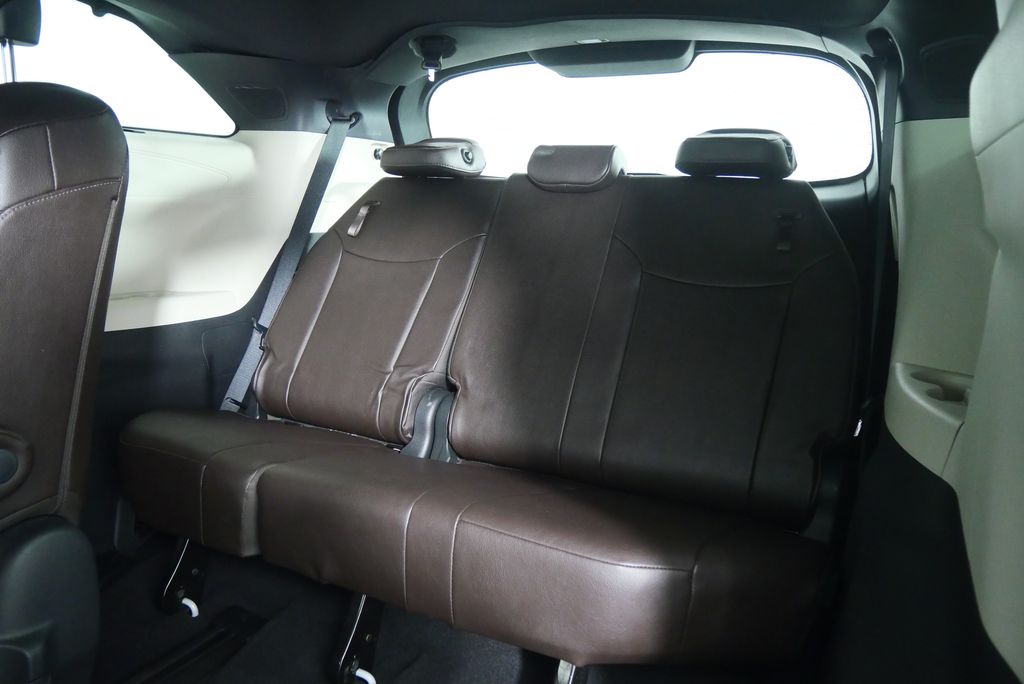 Thumbnail: 2022 Toyota Sienna - 17