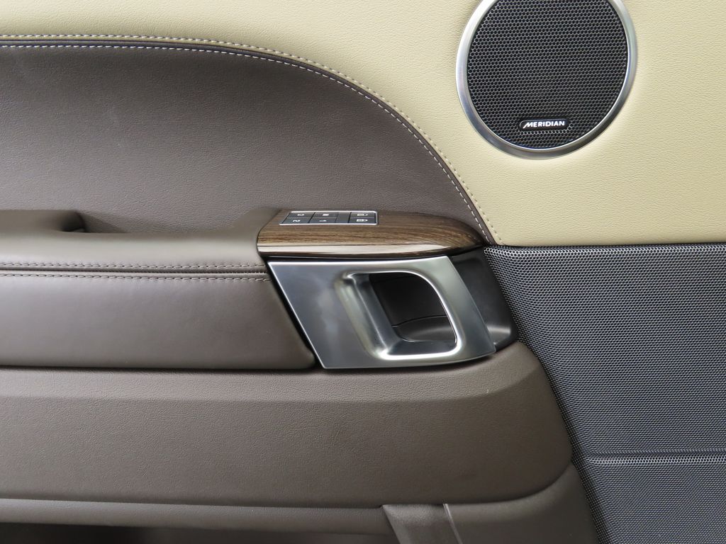 Thumbnail: 2022 Land Rover Range Rover Sport - 24