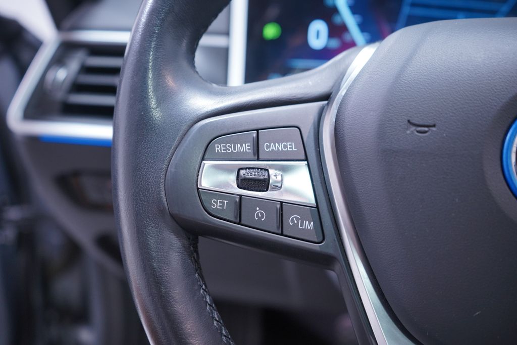 Thumbnail: 2023 BMW i4 - 19