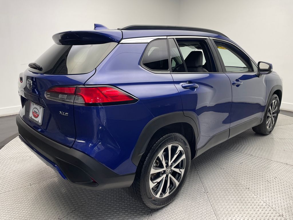 2024 Toyota Corolla Cross XLE 5