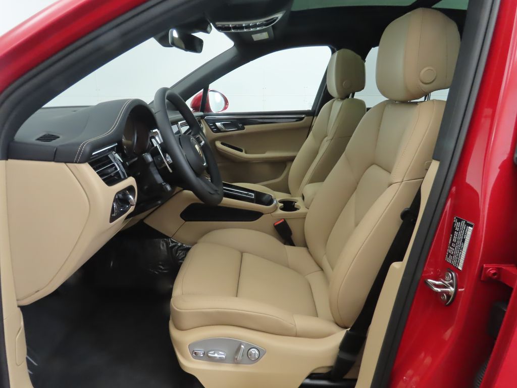 Thumbnail: 2025 Porsche Macan - 5