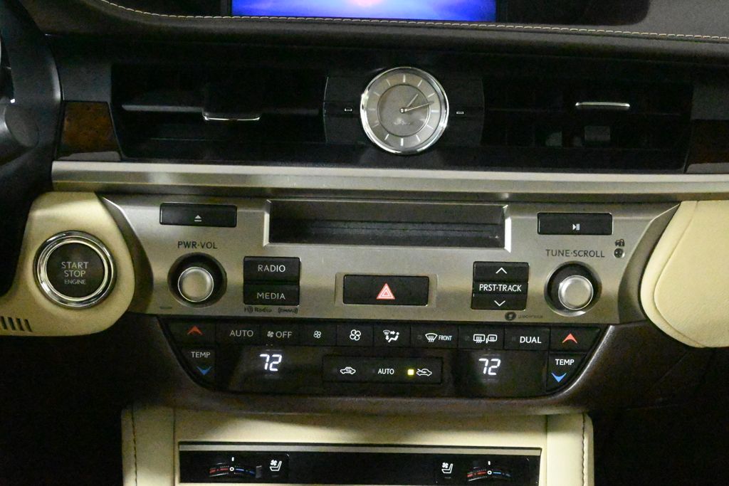 Thumbnail: 2018 Lexus ES - 23