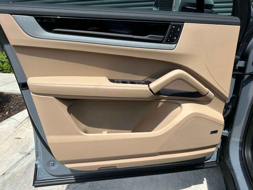 Thumbnail: 2026 Porsche Cayenne - 19