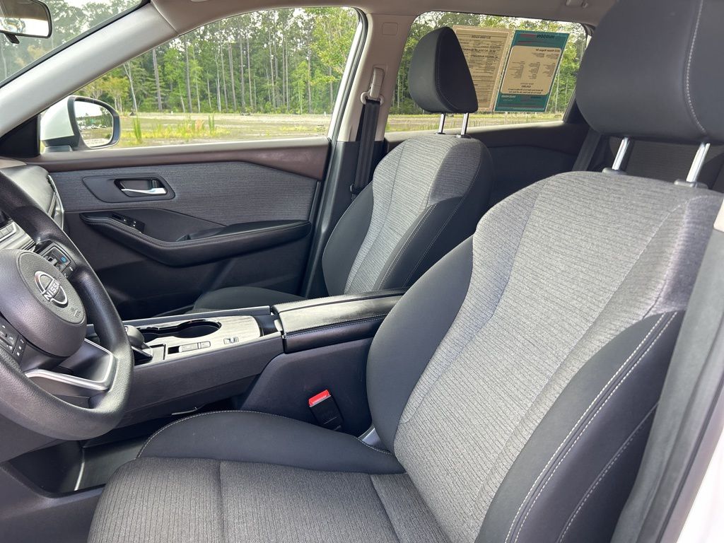 2023 Pearl White Tricoat Nissan Rogue SV FWD SUV