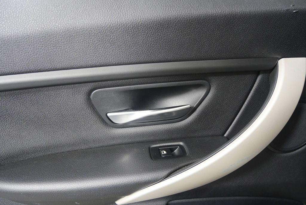 2015 BMW 3 Series 320i xDrive 14