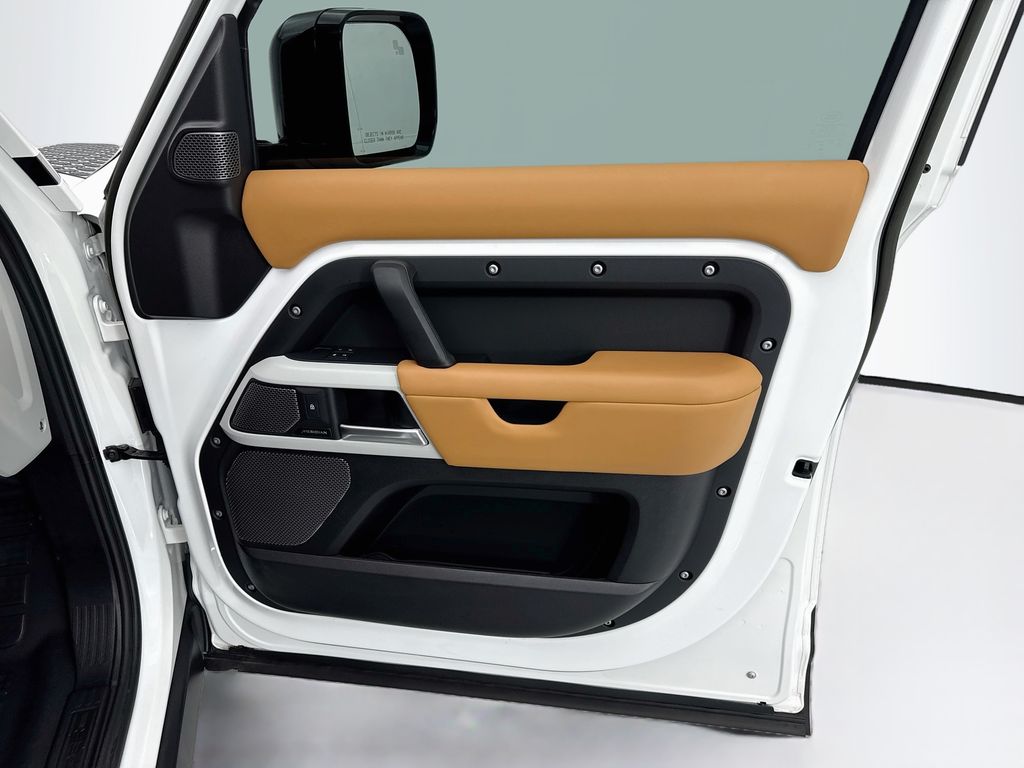Thumbnail: 2023 Land Rover Defender - 24