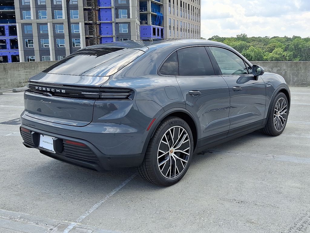 Thumbnail: 2025 Porsche Macan - 8