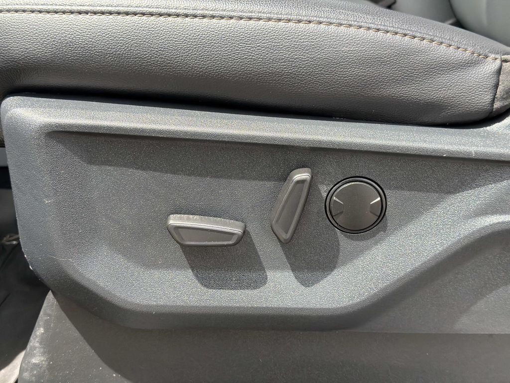 Used 2025 Ford F-150 Lariat 4D SuperCrew