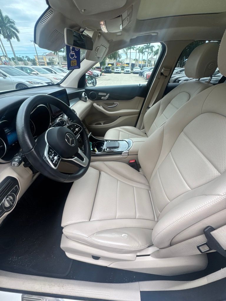 Used 2020  Mercedes-Benz GLC 300 image 4