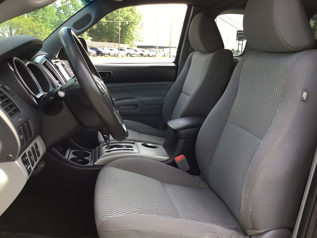 Thumbnail: 2015 Toyota Tacoma - 9