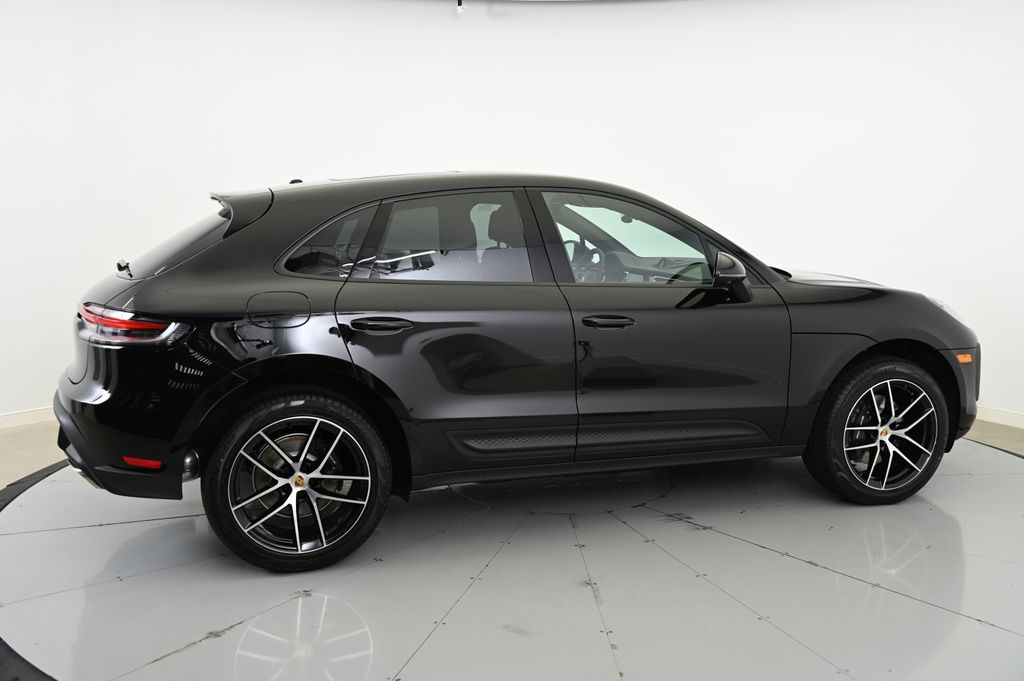 Thumbnail: 2025 Porsche Macan - 4