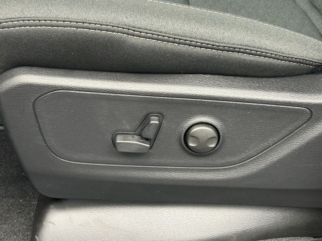 New 2026 Granite Crystal Metallic Clearcoat Ram Big Horn/Lone Star image 15