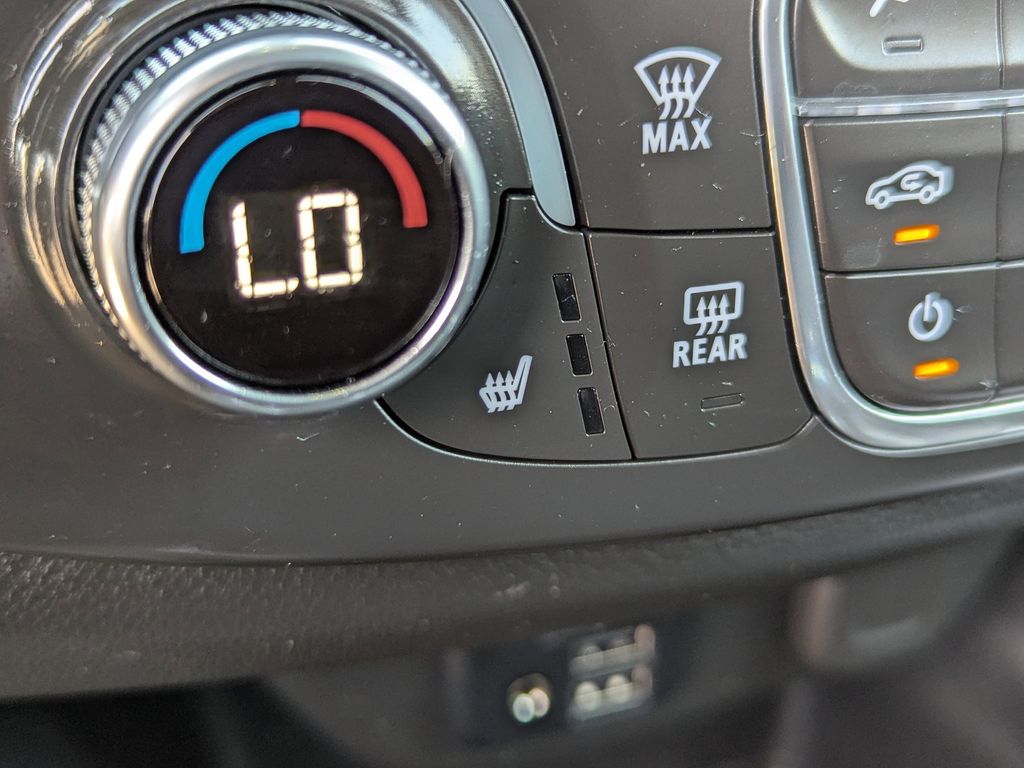 used 2022 Chevrolet Traverse car, priced at $29,593