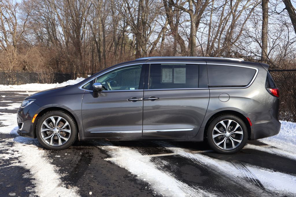 Thumbnail: 2018 Chrysler Pacifica - 4
