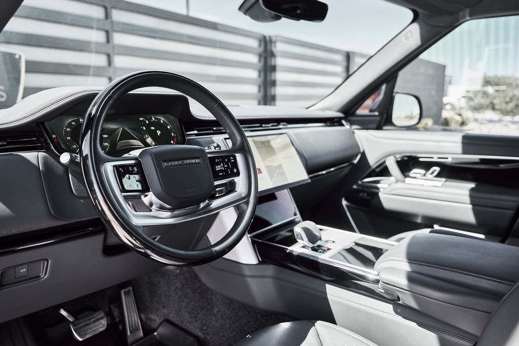 View vehicle photo 2