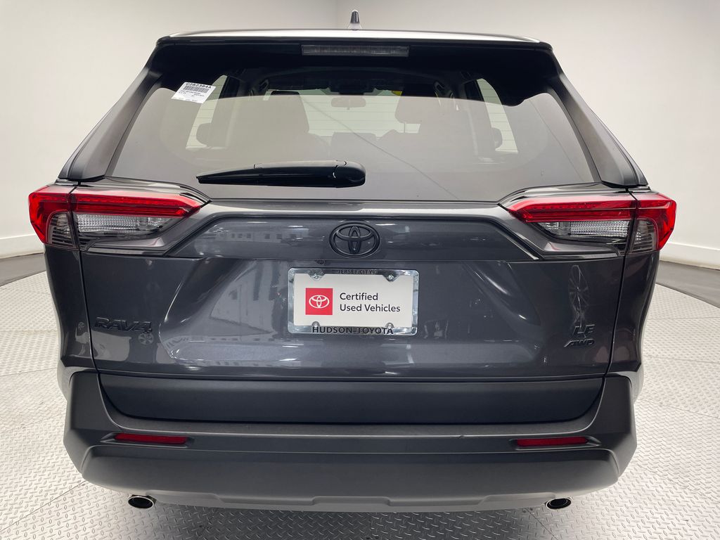 2022 Toyota RAV4 LE 6