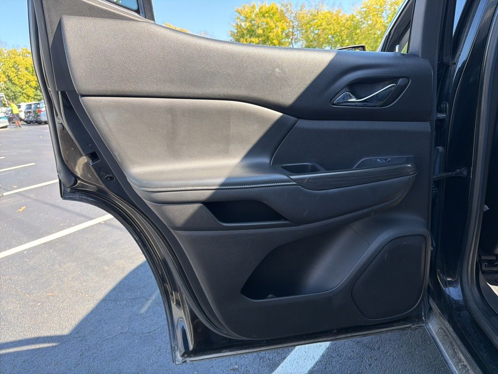 Thumbnail: 2017 GMC Acadia - 21