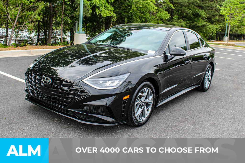 Used 2023 Black Hyundai SEL image 3
