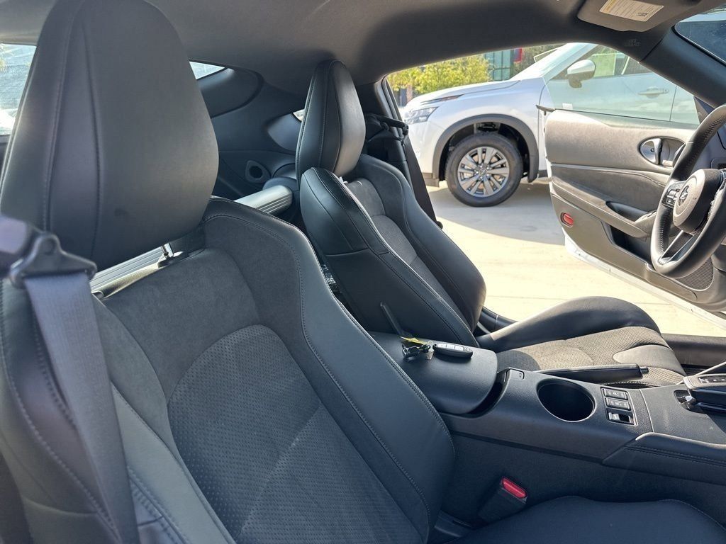 2024 Everest White Pearl Tricoat/Super Black Nissan Z Performance RWD Coupe