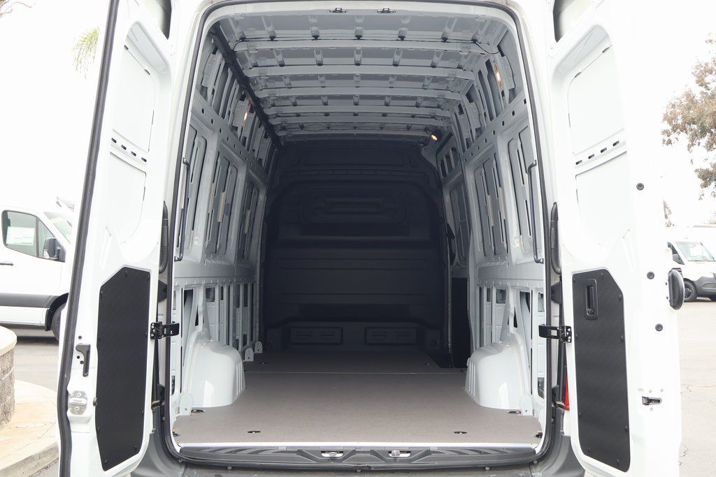 Thumbnail: 2025 Mercedes-Benz eSprinter - 7