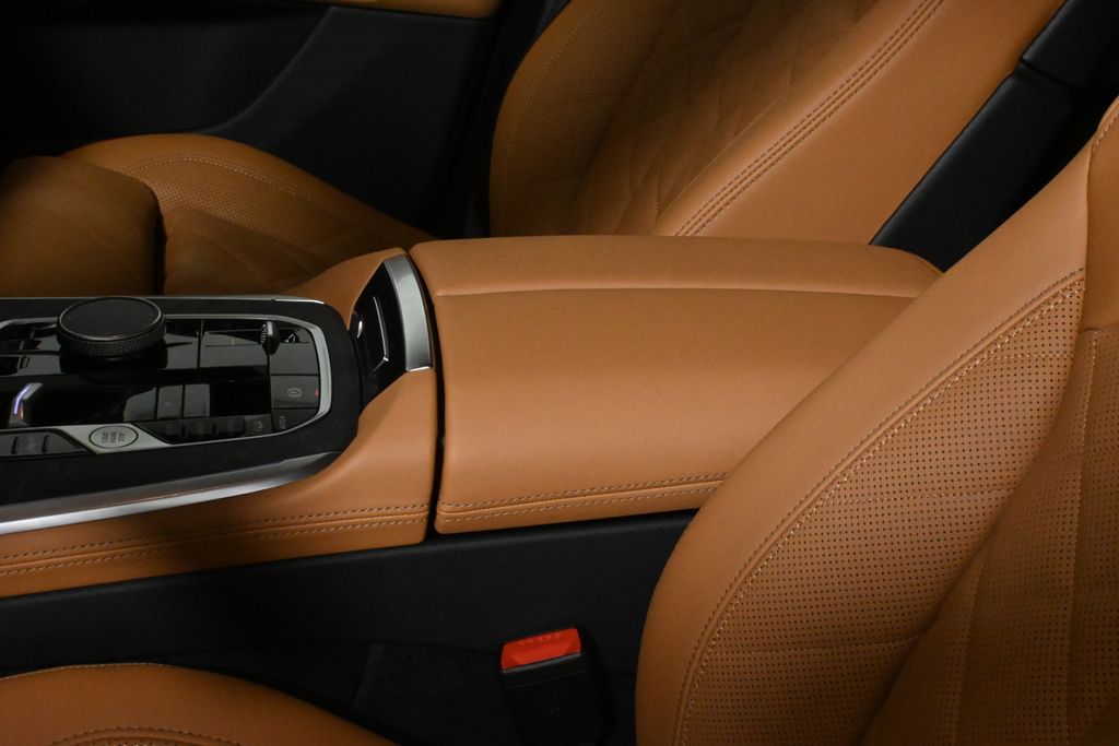 Thumbnail: 2026 BMW X7 - 26