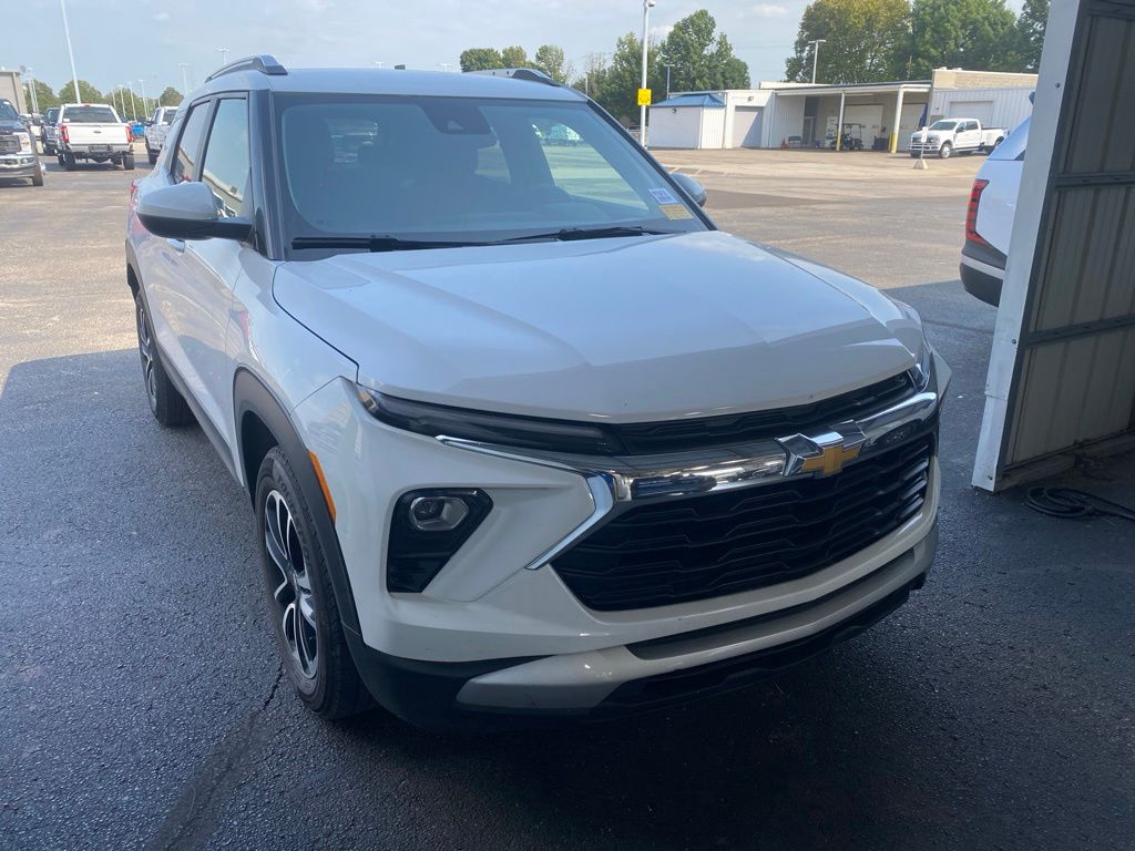 Summit White 2025 Chevrolet Trailblazer SUV / Crossover Front-Wheel Drive Continuously Variable Transmission