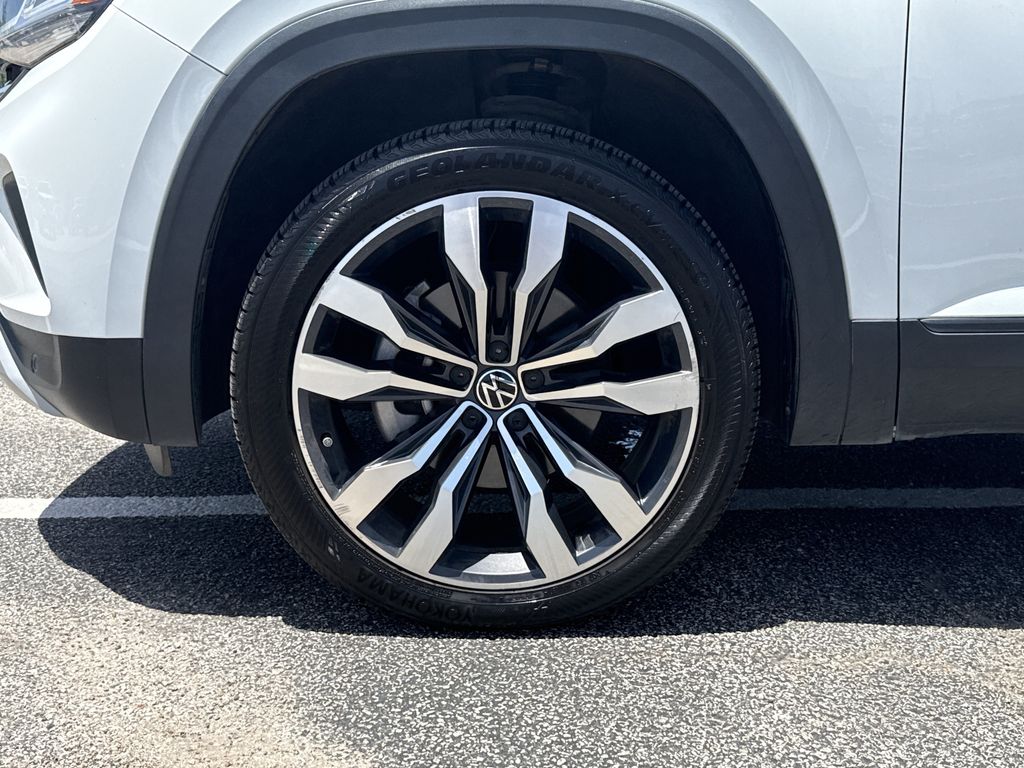 2022 Volkswagen Atlas 3.6L V6 SE w/Technology White at DeMontrond Auto Country