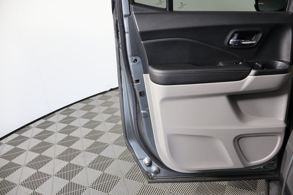 Thumbnail: 2017 Honda Ridgeline - 13