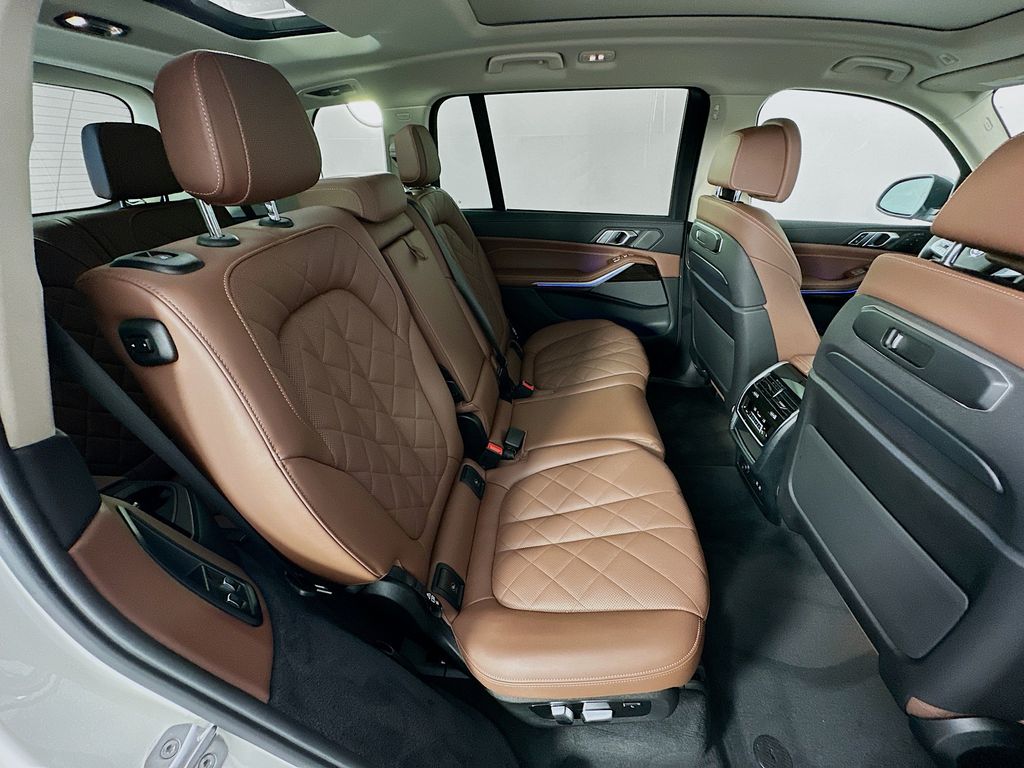 2023 BMW X7 xDrive40i 27