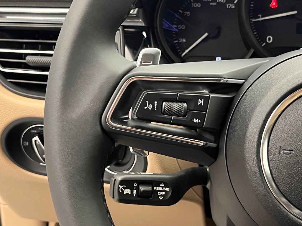 Thumbnail: 2026 Porsche Macan - 13