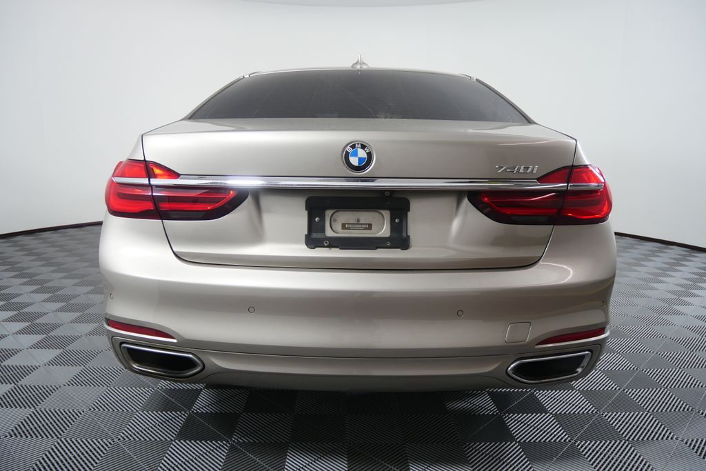 Thumbnail: 2016 BMW 7 Series - 4