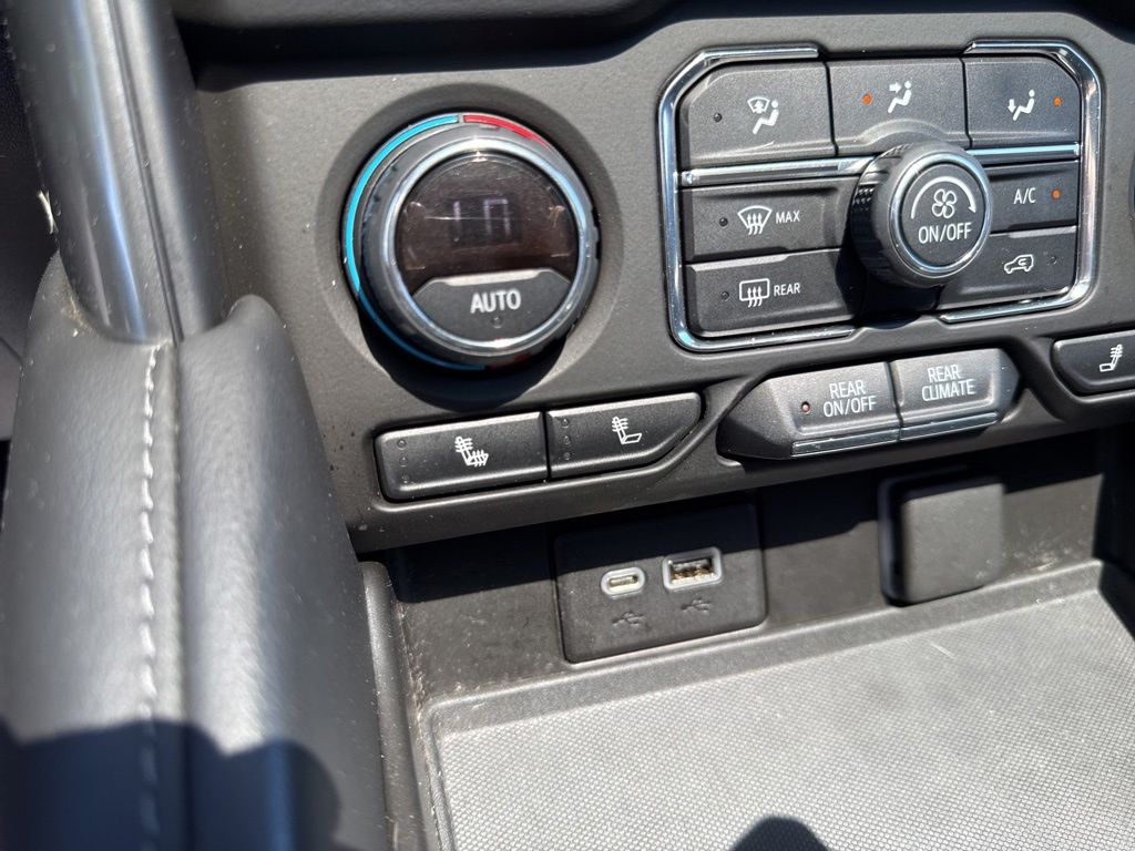 Used 2021 Black Chevrolet Z71 image 38